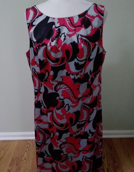 Ann Taylor Dresses & Skirts - Ann Taylor Sheath Dress Red & Gray Floral Size 14